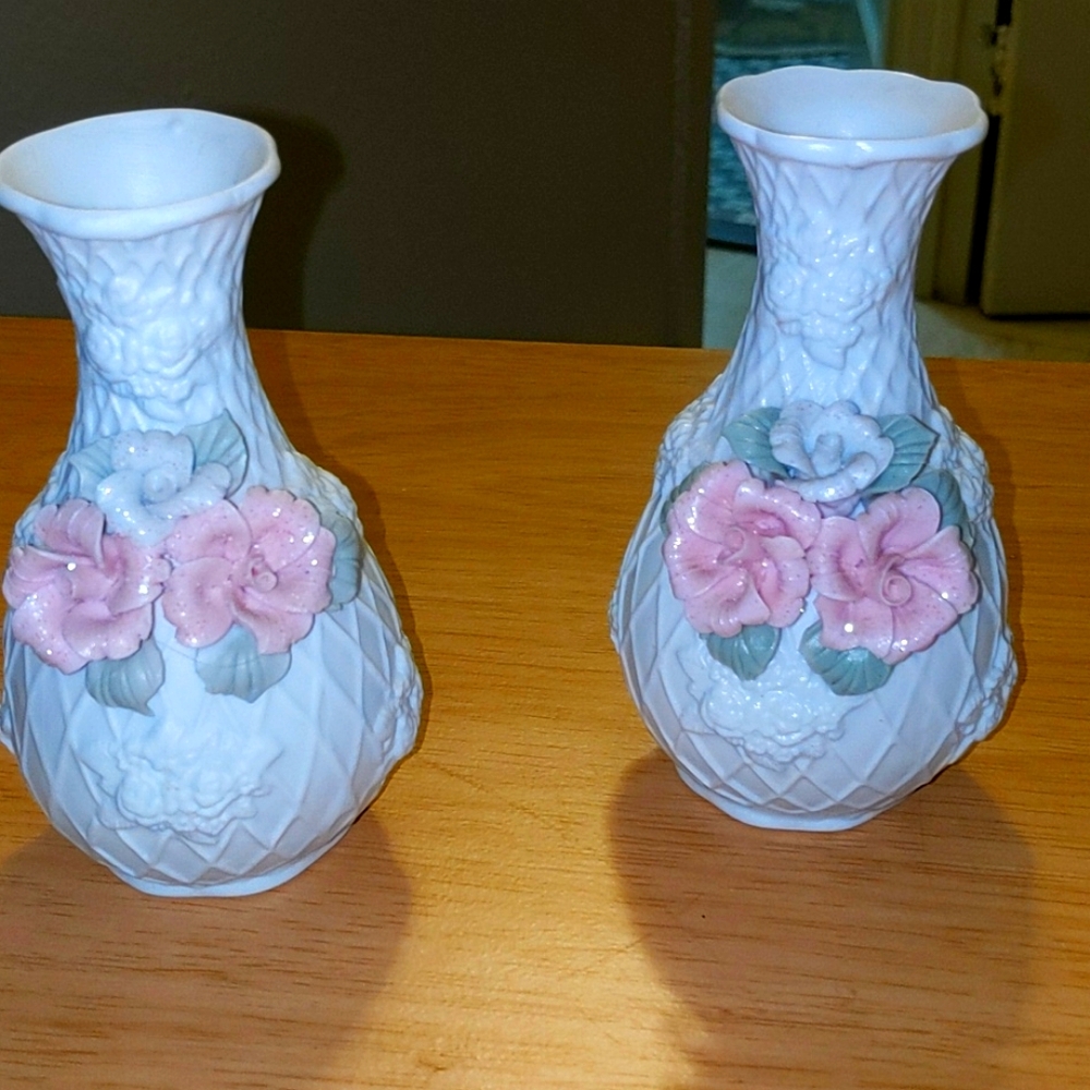 Set of 2 Beautiful Flower Vases